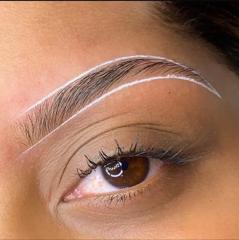 Waarom kiezen steeds meer vrouwen voor wenkbrauw threading in Amsterdam West?